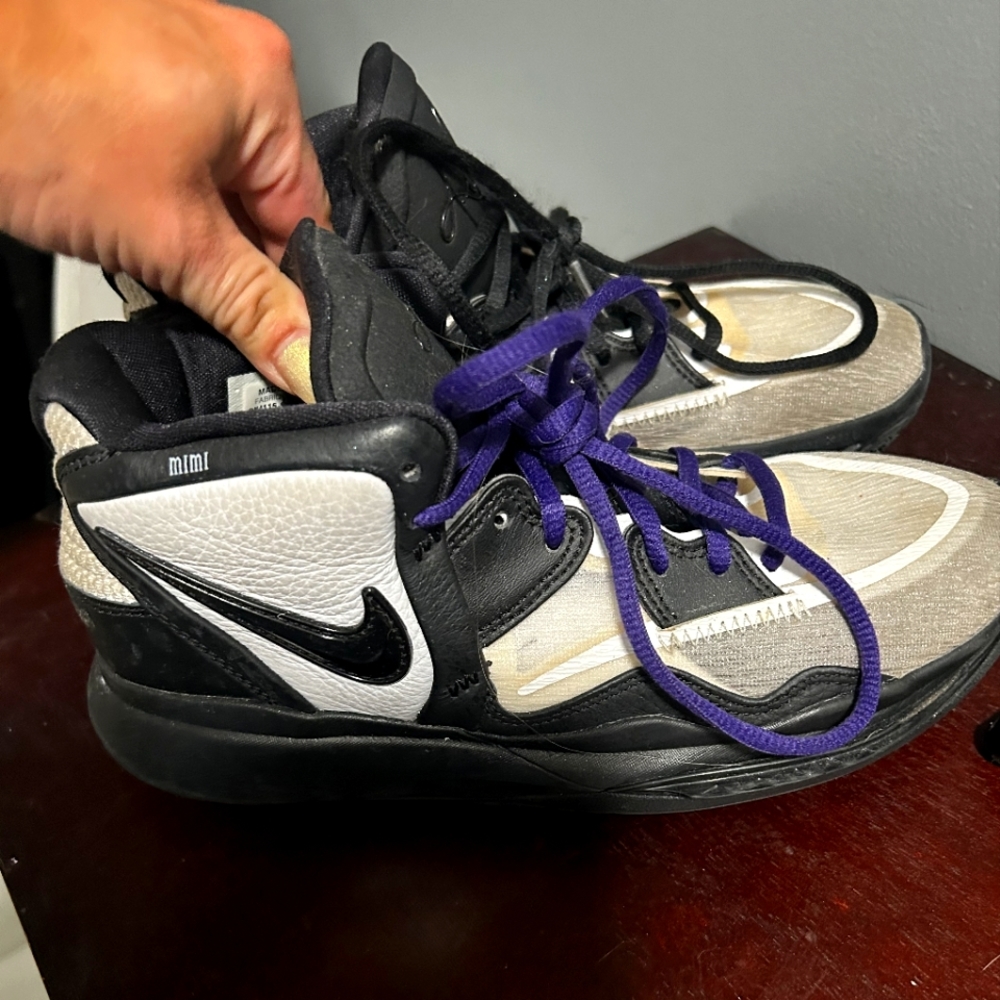 Nike Kobe/Mimi RIP Autographed shoes